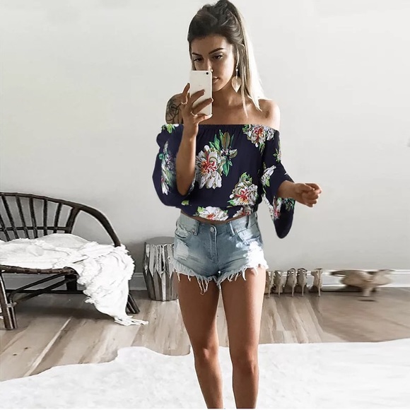Long sleeve floral open shoulder top - Picture 5 of 8